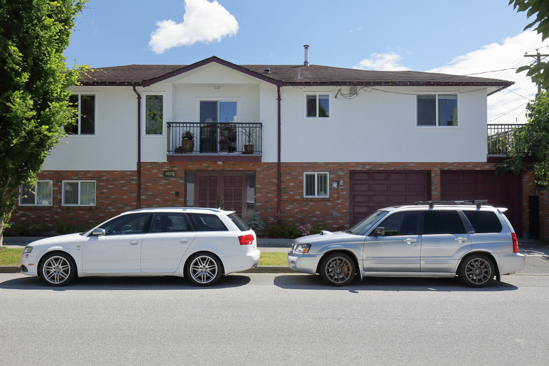 Audi B7 S4 Avant vs. Subaru SG Forester XT Turbo... someone likes wagons!